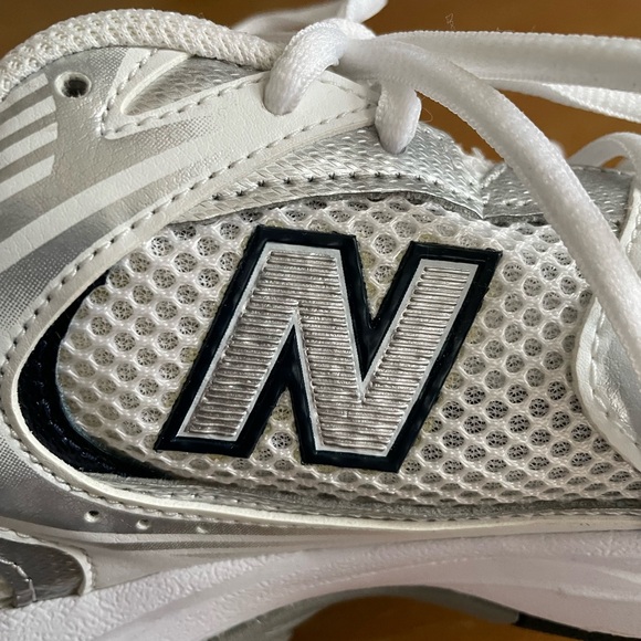 New Balance White and Navy 530 Shoes - Picture 4 of 12